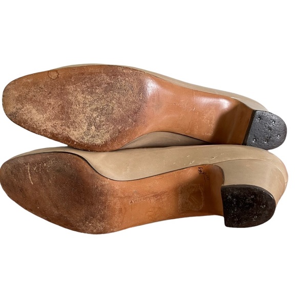 Ferragamo • Vintage Cream Chunky Heels with Tortoise Buckle Detail Size 9 - Picture 8 of 9